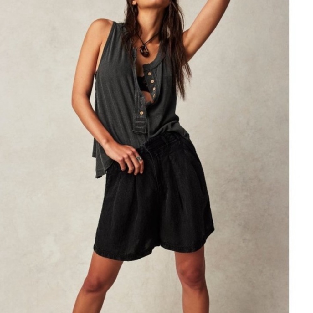 Free People NWT Calla Pleated Black Linen Blend Trouser Shorts size 6